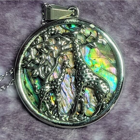Abalone Giraffe Pendant Necklace - Picture 12 of 12